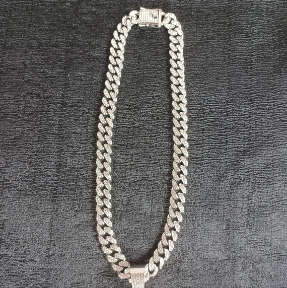 NFL Las Vegas Raiders 20 Inch Necklace Pendant Cuban Chain Link Football Jewelry - Picture 4 of 6